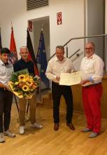 Übergabe der Urkunde an Stadtrat Thomas Görlich (v.l.:) Thomas Schrage, Kai Uwe Fischer, Guido Rahn, Thomas Görlich
