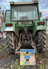 Demokratie-Traktor hinten