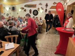 Thomas Görlich begrüßt Matthias Körner, MdL