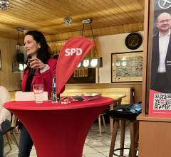 Prost 2: Anja Singer bei ihrer Rede ohne bütt'