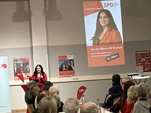 Vorsitzende Sarah Al Rachid bei der Begrüßung