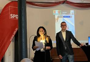 Begrüßung durch Sarah Al Rachid und Benedict Heybeck