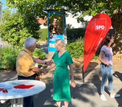 Natalie Pawlik mit Fritz Amann, stv. Vorsitzender des Seniorenbeirats Karben
