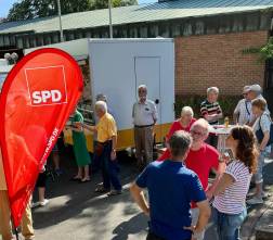 Gespräche beim Wochenmarkt
