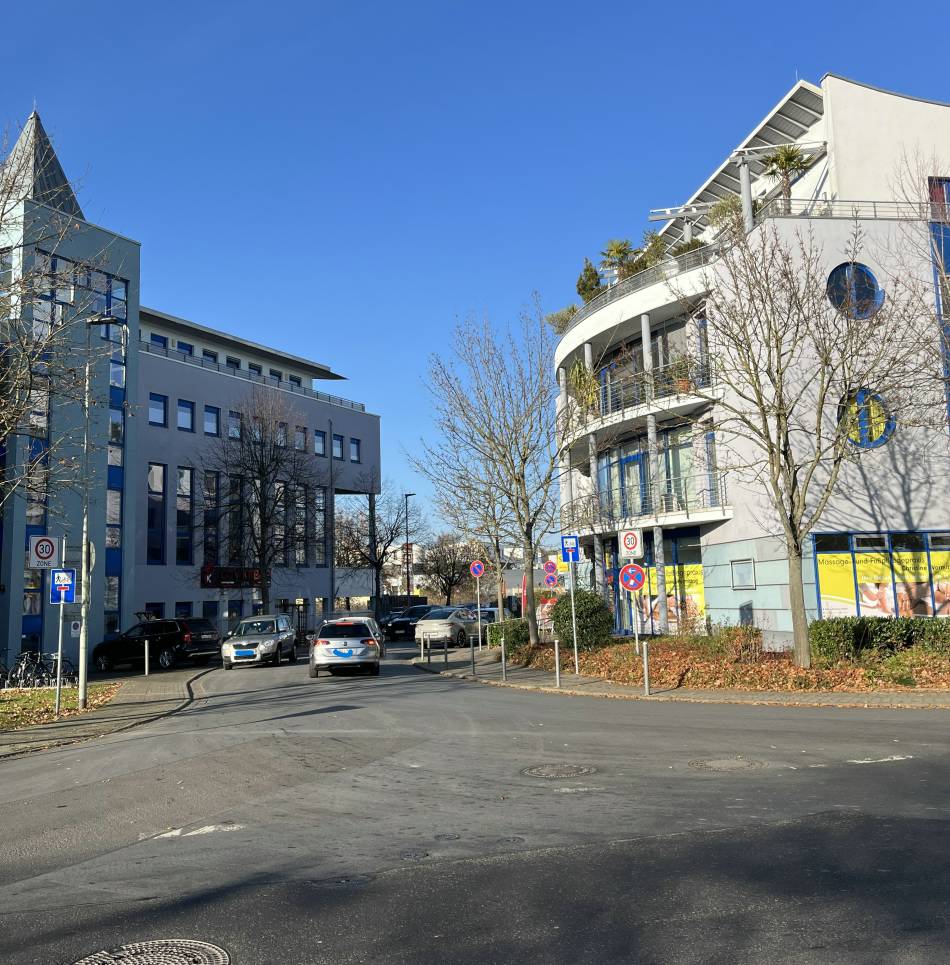 City Center (links Kino, rechts Ärztezentrum)