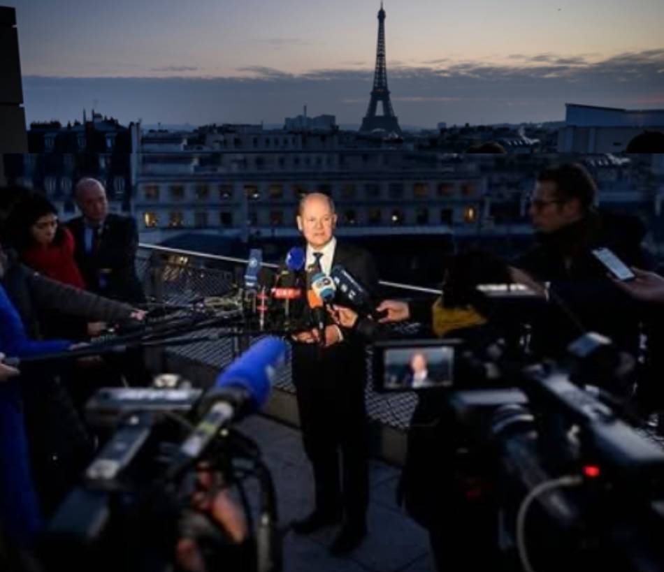 Kanzler Olaf Scholz in Paris